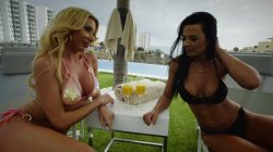 Captura de 'Busty Babes in the Sun' nº 68