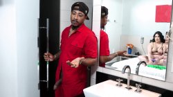 'Black Plumber Plunges Pri's Ass With His Big Prick' screenshot nº 28