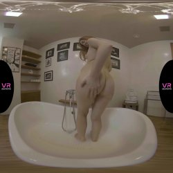 'Waking Up and Orgasming in the Bath' screenshot nº 22