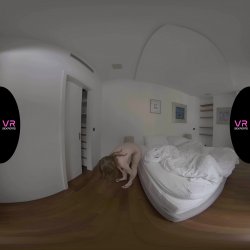 'Waking Up and Orgasming in the Bath' screenshot nº 5