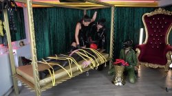'Sexy Control and Milking of the Two Latex Slaves by Two Dominas' screenshot nº 29