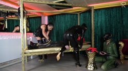 'Sexy Control and Milking of the Two Latex Slaves by Two Dominas' screenshot nº 3