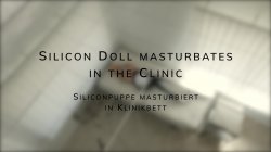 Captura de 'Silicon Doll masturbates in the Clinic' nº 3