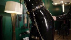 Captura de 'Spanking for the Rubber-Slut in Ballet Boots' nº 45