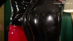 Captura de 'Spanking for the Rubber-Slut in Ballet Boots' nº 58