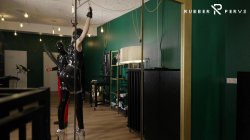 Captura de 'Spanking for the Rubber-Slut in Ballet Boots' nº 61