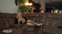 Captura de 'Fucking My StepDaughter's Hot Friend Skylar Vox' nº 12