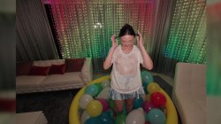 Captura de 'Deep in the Ballpit starring Catherine Knight' nº 9