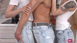 'Two bisexual teens share a hard dick' screenshot nº 12