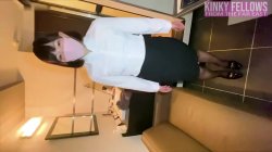 Captura de 'A Sex With An Older Woman In A Tight Skirt, Fishnet Tights, And A White Shirt, Sporting A Bob Haircut' nº 1