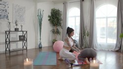 Captura de 'Lesbian Yoga' nº 57