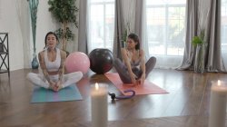 Captura de 'Lesbian Yoga' nº 60