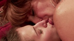 Captura de 'Deep Kissing Lesbians' nº 53