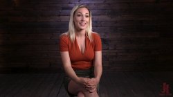 Captura de 'Lily LaBeau is Tormented in Grueling Bondage' nº 7