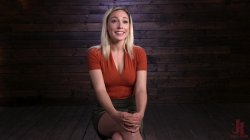 Captura de 'Lily LaBeau is Tormented in Grueling Bondage' nº 8