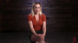 Captura de 'Lily LaBeau is Tormented in Grueling Bondage' nº 9