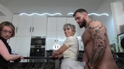 'Granny Hires Pleasure Boy' screenshot nº 58