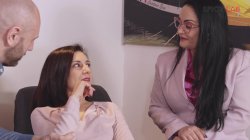 'Couples therapy with a nymphomaniac psychologist' screenshot nº 30