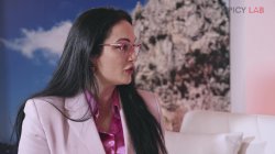 'Couples therapy with a nymphomaniac psychologist' screenshot nº 4