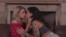 'Lesbian Cuckold Affairs 2' screenshot nº 4
