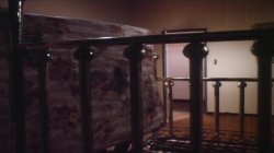 Captura de 'Between the Sheets' nº 3