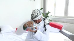 Captura de 'Exotic Genie Lady Dee Demands Big Cock Creampie Threesome' nº 11