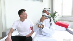 Captura de 'Exotic Genie Lady Dee Demands Big Cock Creampie Threesome' nº 3