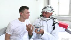 Captura de 'Exotic Genie Lady Dee Demands Big Cock Creampie Threesome' nº 9