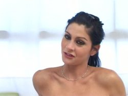 Captura de 'Amateur Latina Mora Banged in Her Pussy by Two Studs In Porn Casting' nº 1