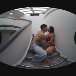 'No POV: Latina Colombia, Sex on the Stairs' screenshot nº 12
