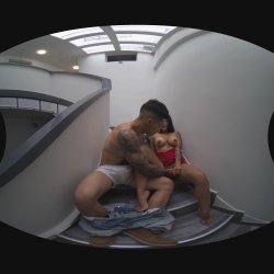 'No POV: Latina Colombia, Sex on the Stairs' screenshot nº 32