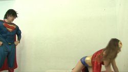 Captura de 'Wonder Woman Vs. Superman - A Ball Busting Porn Parody' nº 9