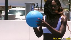 'Round And Brown Vol. 43' screenshot nº 54