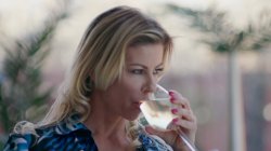 Captura de 'Lesbian Adventures: Older Women Younger Girls Vol. 12' nº 1
