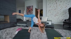 'Moms Lick Teens Vol. 25' screenshot nº 24
