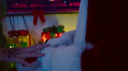 Captura de 'A Hotwife For Christmas' nº 16