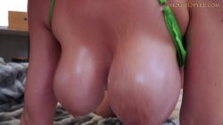 'Jugs for Wiener Hugs: Little Puck' screenshot nº 77