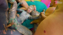 'Full tattoed sluts get all in the ass' screenshot nº 109