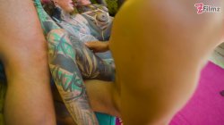 'Full tattoed sluts get all in the ass' screenshot nº 72