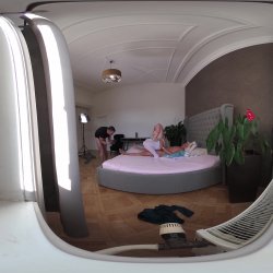 Captura de 'Vera Jarw VR Behind The Scenes Porno Dan - Rough Sex Makes Thick and Curvy Blonde's Cunt Squirt' nº 100