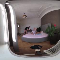 Captura de 'Vera Jarw VR Behind The Scenes Porno Dan - Rough Sex Makes Thick and Curvy Blonde's Cunt Squirt' nº 101