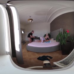 Captura de 'Vera Jarw VR Behind The Scenes Porno Dan - Rough Sex Makes Thick and Curvy Blonde's Cunt Squirt' nº 114