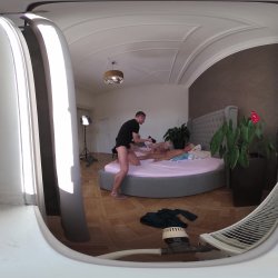 Captura de 'Vera Jarw VR Behind The Scenes Porno Dan - Rough Sex Makes Thick and Curvy Blonde's Cunt Squirt' nº 115