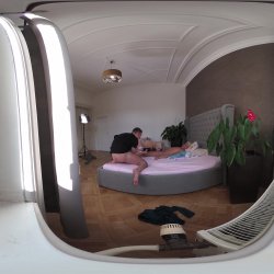 Captura de 'Vera Jarw VR Behind The Scenes Porno Dan - Rough Sex Makes Thick and Curvy Blonde's Cunt Squirt' nº 117