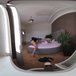 Captura de 'Vera Jarw VR Behind The Scenes Porno Dan - Rough Sex Makes Thick and Curvy Blonde's Cunt Squirt' nº 119