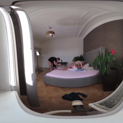 Captura de 'Vera Jarw VR Behind The Scenes Porno Dan - Rough Sex Makes Thick and Curvy Blonde's Cunt Squirt' nº 120
