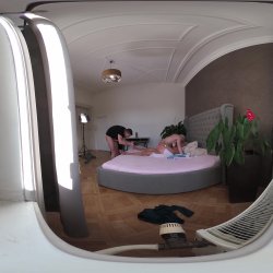 Captura de 'Vera Jarw VR Behind The Scenes Porno Dan - Rough Sex Makes Thick and Curvy Blonde's Cunt Squirt' nº 122