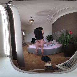 Captura de 'Vera Jarw VR Behind The Scenes Porno Dan - Rough Sex Makes Thick and Curvy Blonde's Cunt Squirt' nº 38