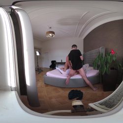 Captura de 'Vera Jarw VR Behind The Scenes Porno Dan - Rough Sex Makes Thick and Curvy Blonde's Cunt Squirt' nº 66