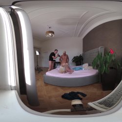 Captura de 'Vera Jarw VR Behind The Scenes Porno Dan - Rough Sex Makes Thick and Curvy Blonde's Cunt Squirt' nº 82
